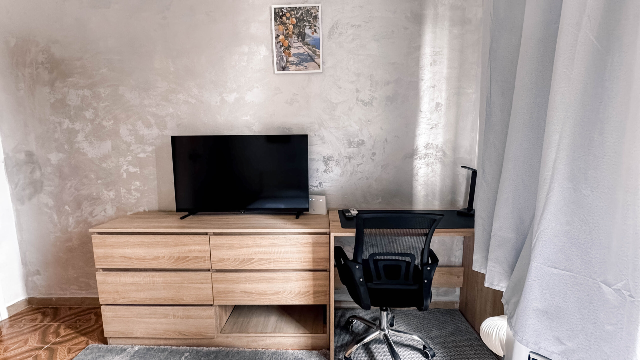 Miejsce do pracy, TV z kablówką i SmartTV